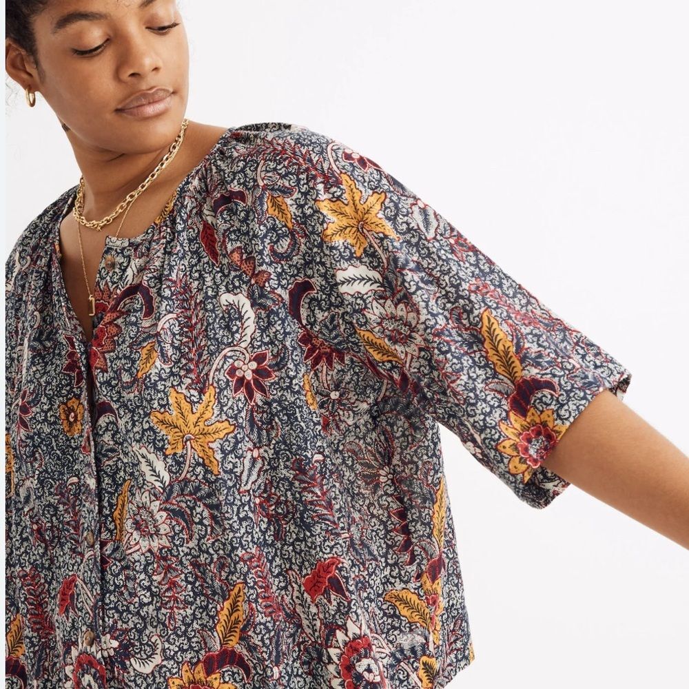 Madewell button front Raglan botton blend top in Bali blooms. Size small.